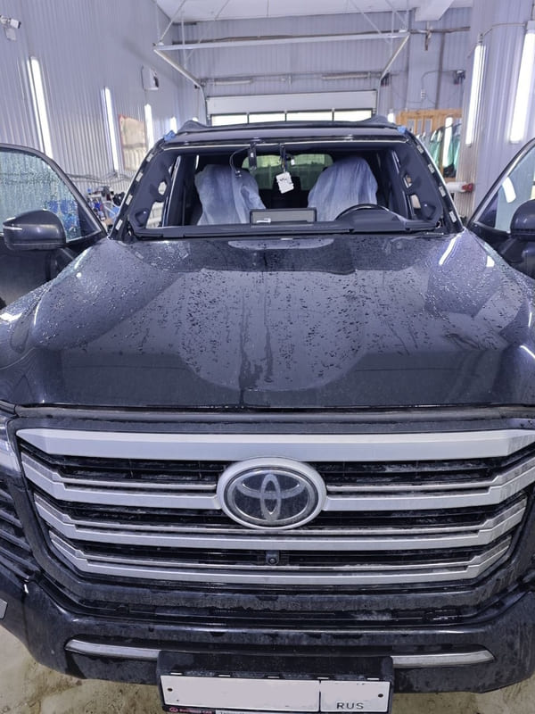 Замена лобового стекла Toyota Land Cruiser