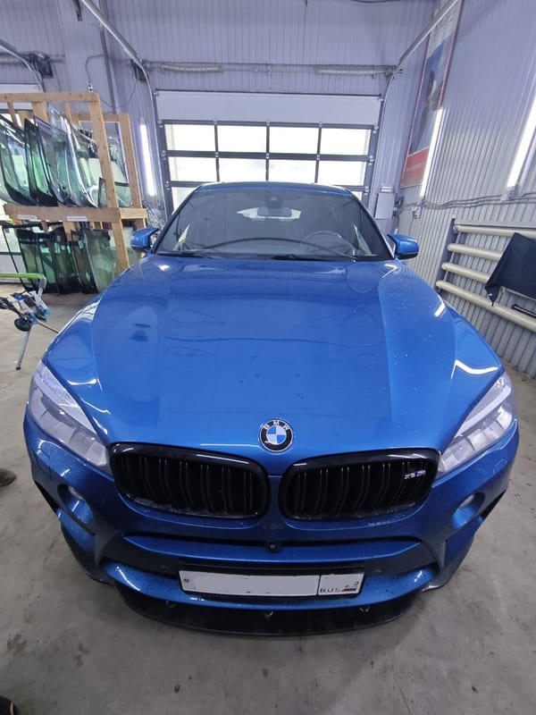 Замена лобового стекла BMW