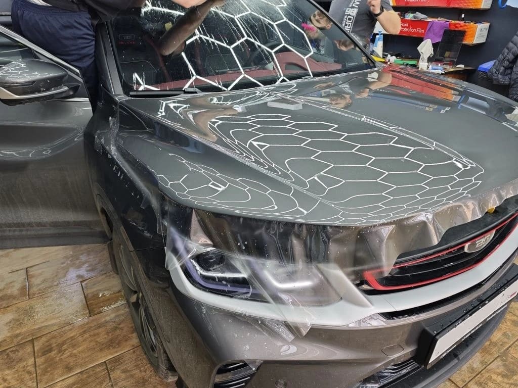 Бронирование автомобиля плёнкой